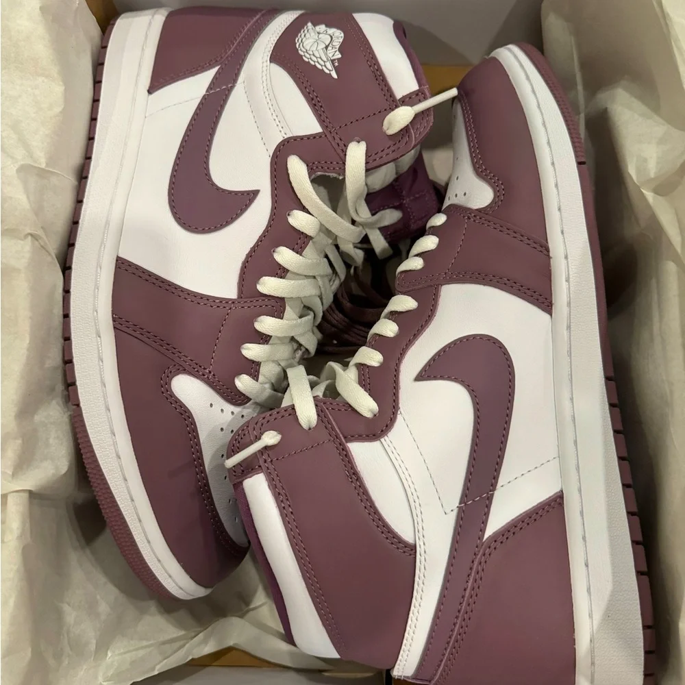 AIR JORDAN 1 RETRO HIGH OG DZ5485‎ 105 WHITE/SKY J MAUVE-WHITE BLANC/BLANC/CIEL